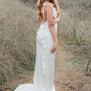 Elenora
Rose Gown - White